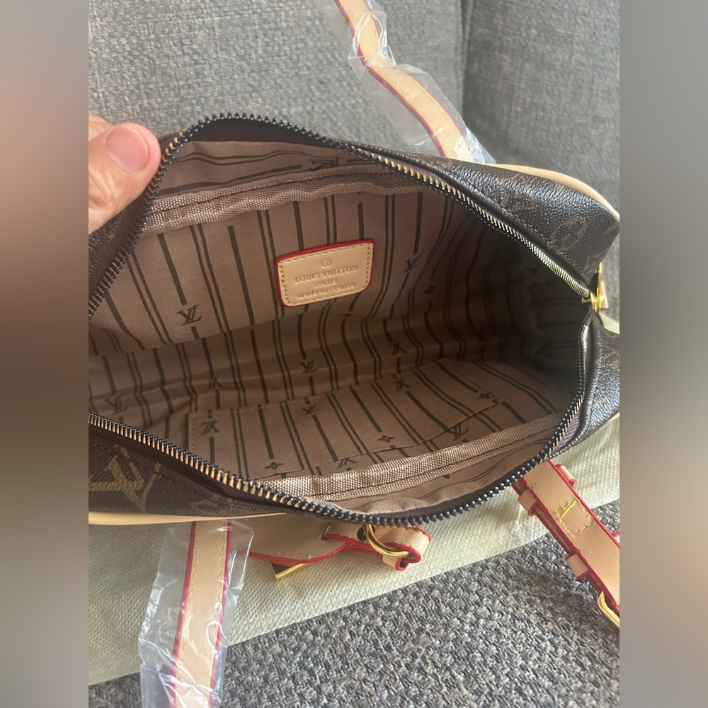 Brown Monogram Canvas Shoulder hang on Bag - Picture 4 of 11
